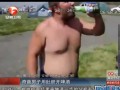 超级新闻场]奇葩男子用肚脐开啤酒 (117045播放)